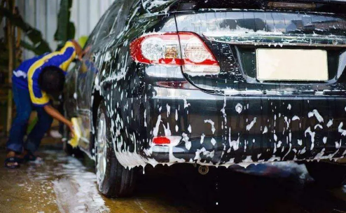 洗衣液洗车会对车漆有影响吗（热天洗车对车漆有影响吗）