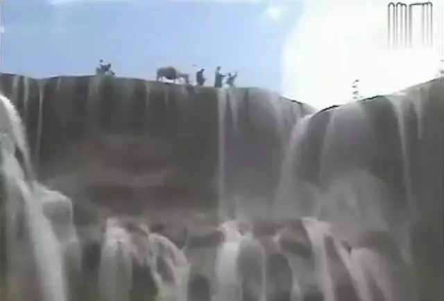诺日朗瀑布是拍西游记的地方吗 3
